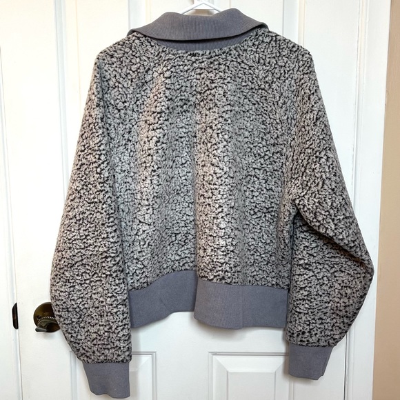 Victoria’s Secret PINK Women’s Gray Sherpa Jacket - Picture 2 of 10